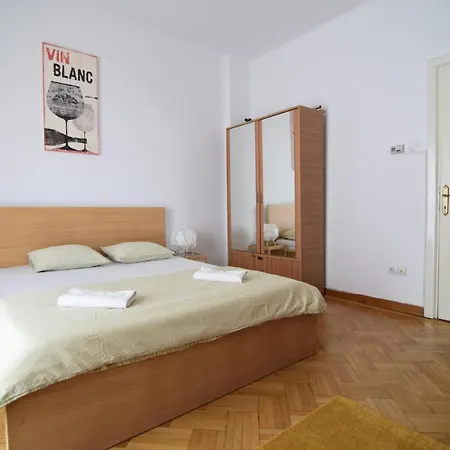 Apartment Resedinta Lui Calin - Calea Victoriei Near Royal Palace