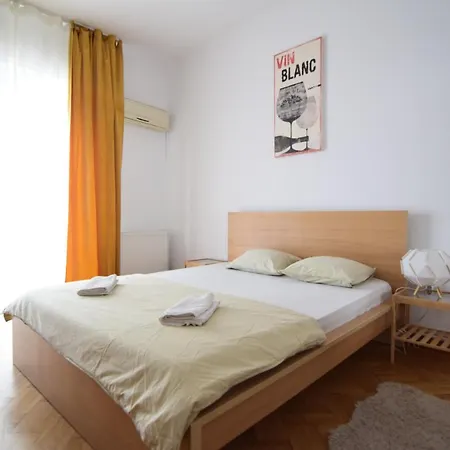 Apartment Resedinta Lui Calin - Calea Victoriei Near Royal Palace Bucharest